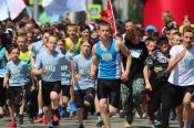 Солнечный бег. Более 4000 человек приняли участие в традиционном «Кольце Победы» в Барнауле