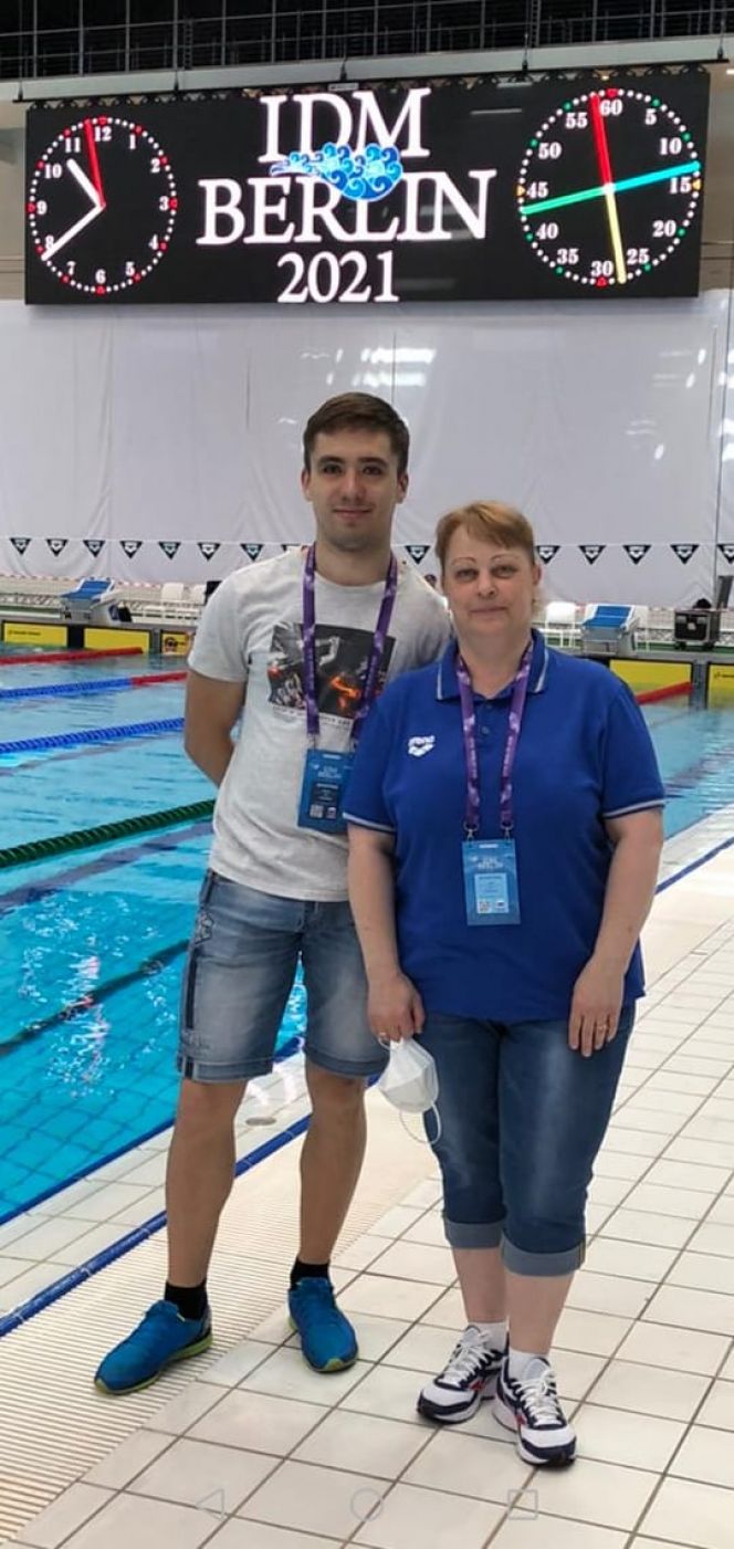 Егор Ефросинин с тренером Еленой Соколовой