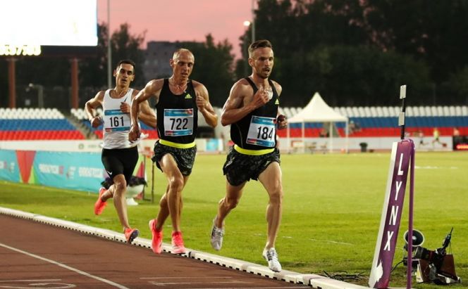 Барнаулец Евгений Кунц (№161) стал бронзовым призером чемпионата России на дистанции 5000 метров 