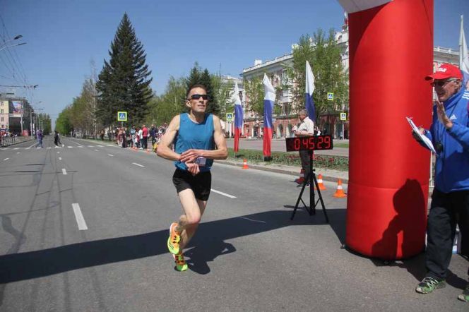 9 мая Андрей Дерксен выиграл традиционный забег «Кольцо Победы». Фото: Ярослав Махначёв