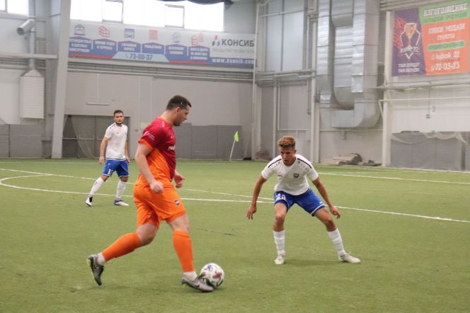 Барнульский «Темп»  обыграл молодёжку «Новосибирска»  в первом матче финального этапа чемпионата Сибири и Дальнего Востока среди любительских команд  - 2:0 