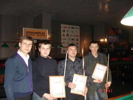 В Сибирском бильярдном центре "Богема" состоялся турнир по бильярду среди любителей с форой.