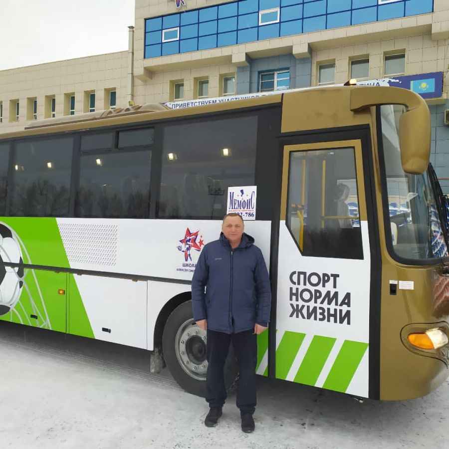 Краевые спортшколы получили новые брендированные автобусы для перевозки спортсменов