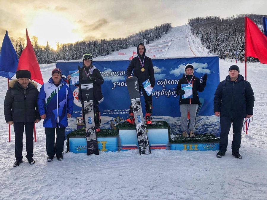 Пять медалей завоевали спортсмены СШОР "Горные лыжи" на чемпионате Сибири в параллельных дисциплинах 