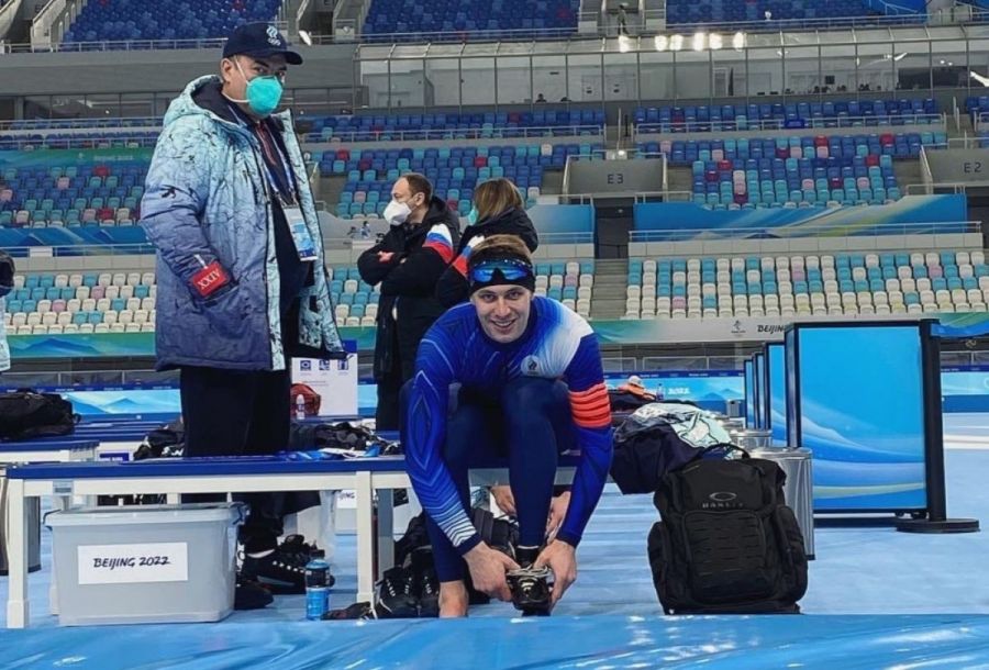 Виктор Муштаков пробует олимпийский лёд 