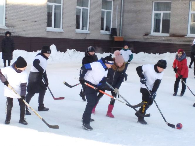 В Барнауле состоялся детский турнир по хоккею на валенках