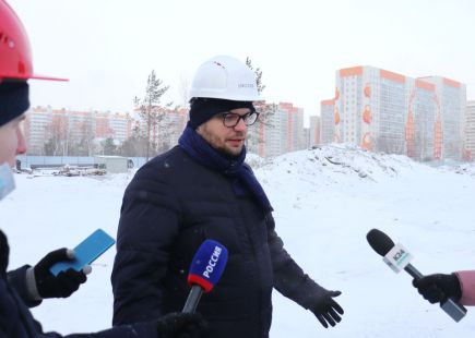 Барнаульские журналисты совершили второй выезд на места ремонта и строительства спортобъектов 