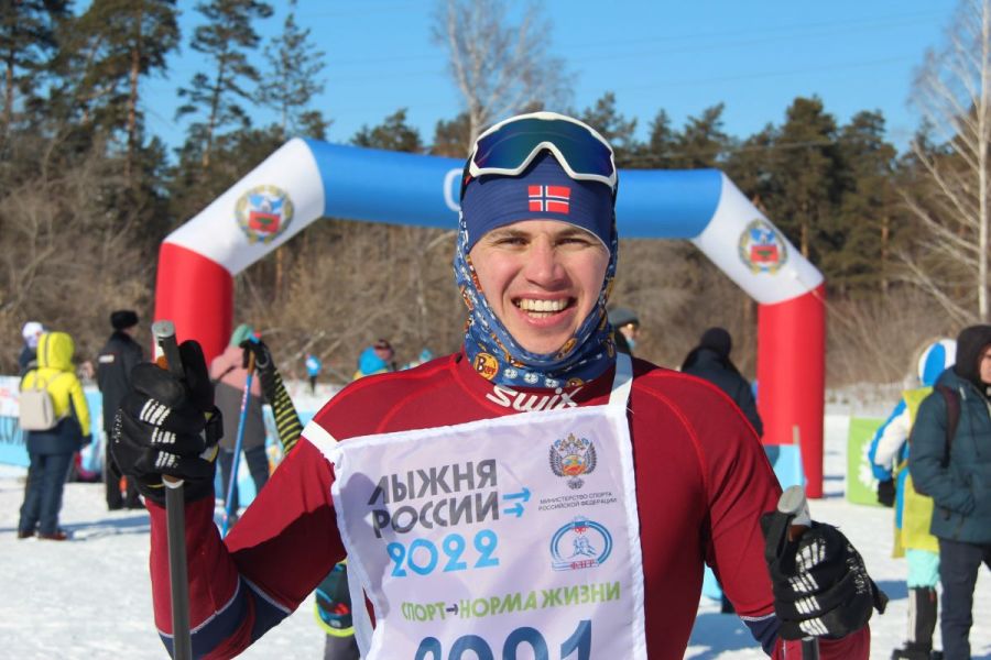 Артём Бабояков стал победителем 10-километровой гонки. Фото: Александр Чёрный/"Алтайский спорт"