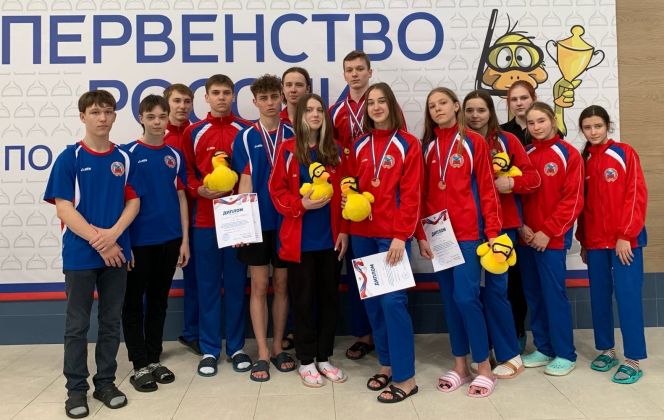 Пловцы бийской спортшколы «Дельфин» завоевали пять медалей на юниорском первенстве России в Томске