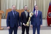 В большом зале Правительства Алтайского края прошла  церемония награждения лучших спортсменов и тренеров региона по итогам 2021 года