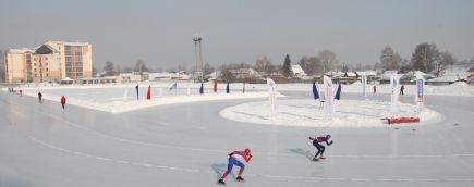 СДЮШОР «Клевченя» ведет набор мальчиков и девочек с 9 лет для занятий конькобежным спортом.
