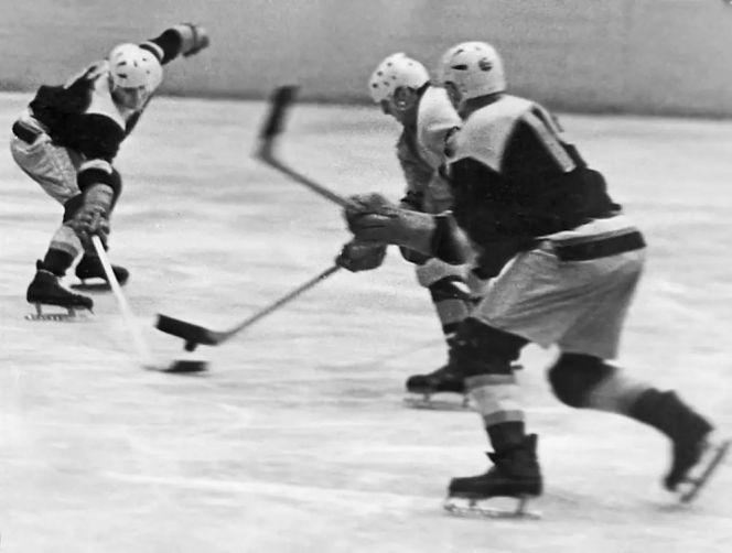 Страницы истории алтайского хоккея. Февраль 1966 года. С лидерами играли на равных