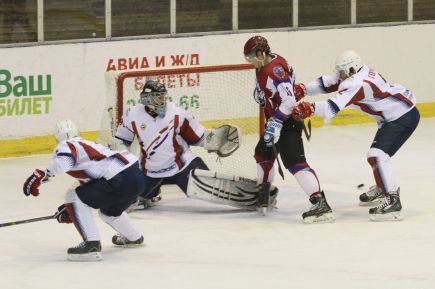 В очередном домашнем матче первенства ВХЛ "Алтай" проиграл саранской "Мордовии" со счетом 0:7.