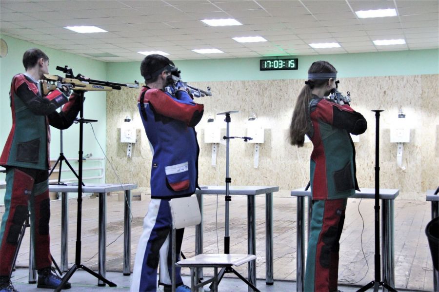 В Барнауле состоялось первенство края по стрельбе из пневматического оружия среди стрелков до 19 лет (фото)
