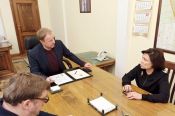 Губернатор Алтайского края Виктор Томенко провел рабочую встречу с трехкратной олимпийской чемпионкой Ириной Родниной