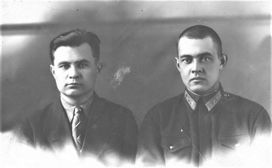 Георгий Агрудяев (слева), будущий градоначальник Барнаула. Фото 1937 года