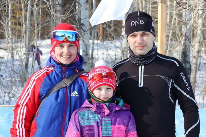 Семья Ядыкиных из Кытмановского района - победители соревнований спортивных семей с девочкой