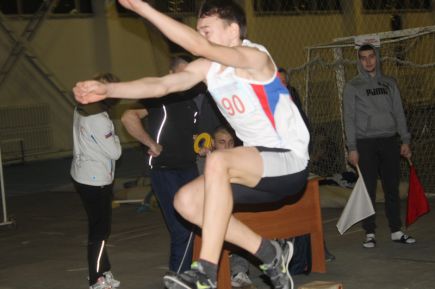В Барнауле прошло первенство Сибири по легкоатлетическому троеборью «Шиповка юных».