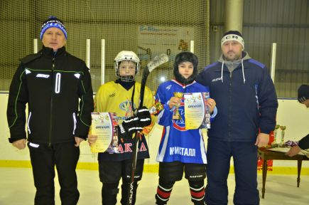 Команда «Факел» из Белокурихи – победитель краевого  этапа всероссийского турнира на призы клуба «Золотая шайба» среди юношей 2003-2004 годов рождения (фото).