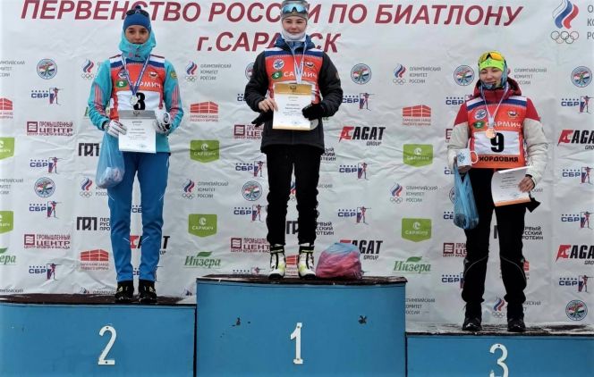 Валерия Дмитриева стала серебряным призером в масстарте...