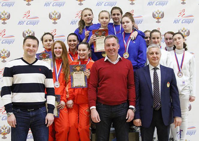 Женская сборная Алтайского края по сабле – бронзовый призёр первенства России среди кадетов.