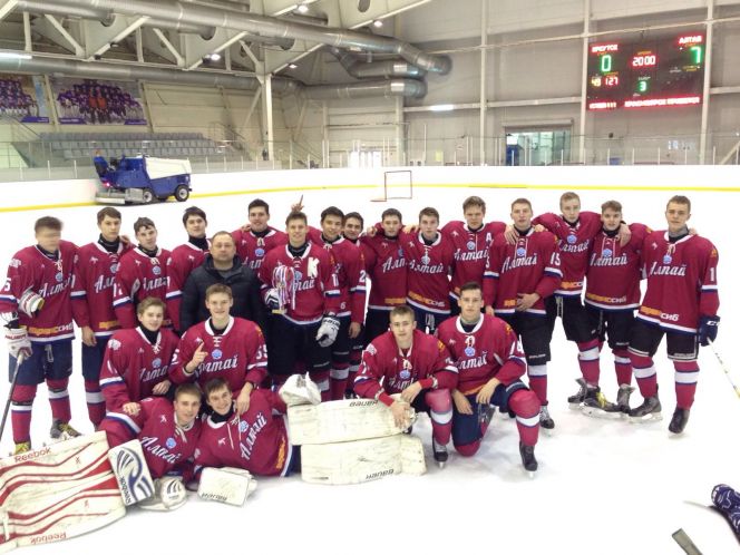 Команда Алтайского края - победитель окружного этапа III зимней спартакиады молодёжи России по хоккею. 