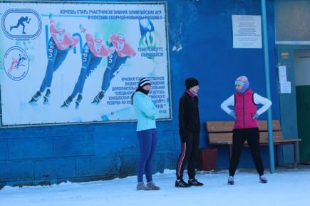 По итогам заключительного этапа первенства Сибирского и Дальневосточного федеральных округов право выступить в финале первенства России завоевали 10 алтайских конькобежцев (фото).