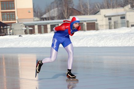 Алтайские конькобежцы завоевали три медали на первенстве России.