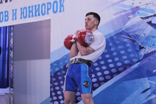Тимур Бархатов завоевал в Омске две медали юниорского первенства России