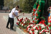 Накануне 9 Мая футболисты команды ЮФЛ "Алтай" возложили цветы у Мемориала Славы