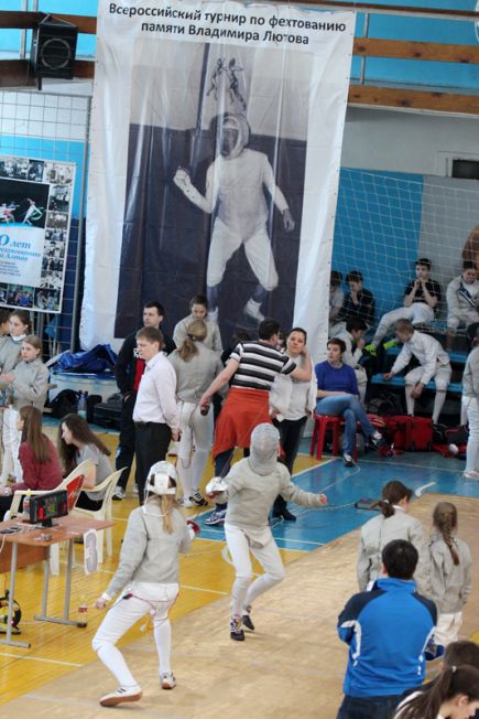 В Барнауле прошёл всероссийский детско-юношеский турнир саблистов «Маэстро» памяти Владимира Лютова (фото).