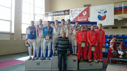 Алтайские саблисты - серебряные призёры командного первенства России среди молодёжи до 23 лет, Данил Бубенчиков - бронзовый призёр личных соревнований этого турнира.