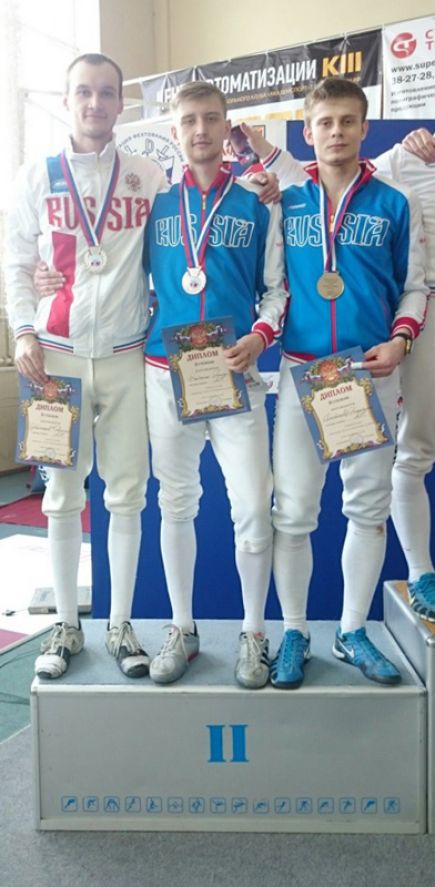Алтайские саблисты - серебряные призёры командного первенства России среди молодёжи до 23 лет, Данил Бубенчиков - бронзовый призёр личных соревнований этого турнира.