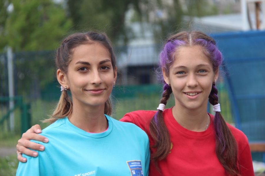 Милана Таранец (слева) и Валерия Князева. Фото: Виталий Дворянкин/ "Алтайский спорт"