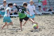 Дебют признать успешным! В Алтайском крае впервые провели официальный турнир по пляжному футболу среди детей