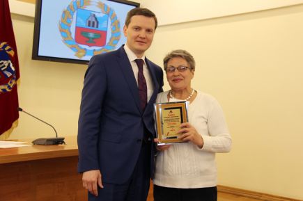 Заместитель губернатора Даниил Бессарабов вручил награды лауреатам краевого конкурса спортивной журналистики (фото).