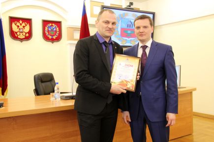Заместитель губернатора Даниил Бессарабов вручил награды лауреатам краевого конкурса спортивной журналистики (фото).