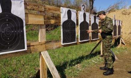 В Барнауле состоялся открытый межведомственный лично-командный чемпионат края по стрельбе из боевого ручного стрелкового оружия (фото).