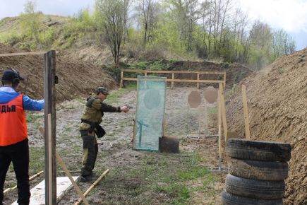 В Барнауле состоялся открытый межведомственный лично-командный чемпионат края по стрельбе из боевого ручного стрелкового оружия (фото).