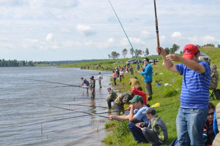 Команда комитета по финансам, налоговой и кредитной политике – победитель соревнований по ловле рыбы поплавочной удочкой среди государственных служащих Алтайского края.