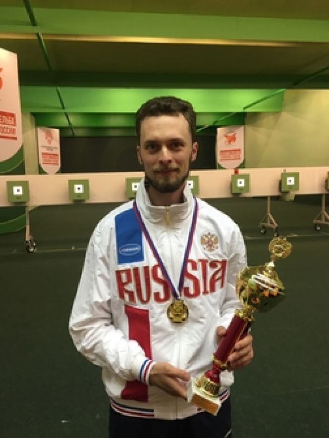 Сергей Каменский выиграл чемпионат России по стрельбе из малокалиберного оружия.
