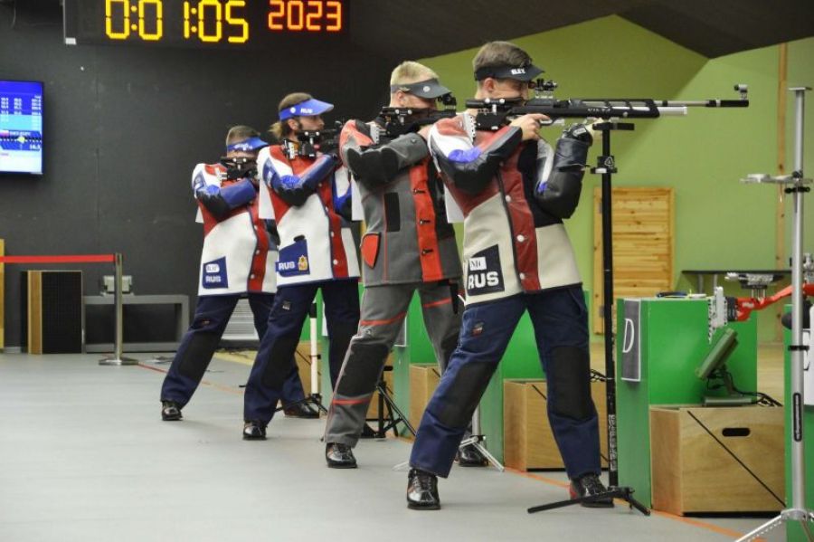 Стреляют претенденты на медаль. Фото: Стрелковый союз России