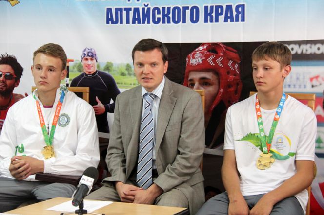 Заместитель губернатора Алтайского края Даниил Бессарабов встретился с победителями и призёрами VI Международных спортивных игр «Дети Азии» (фото).