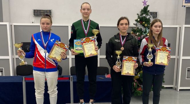 Саблистка Мария Третьякова завоевала серебро на кадетском турнире в Казани