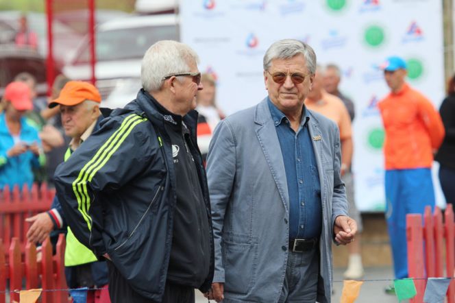 Четырёхкратный олимпийский чемпион Александр Тихонов посетил в Барнауле чемпионат России по летнему биатлону среди ветеранов (фото).