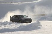 Шпильки и дуги: в Барнауле стартовала серия официальных ледовых автогонок
