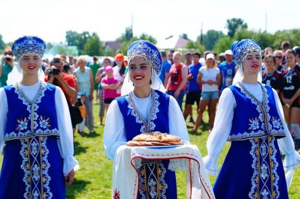 В посёлке Верх-Обском состоялся XXV фестиваль народного творчества и спорта имени Михаила Евдокимова «Земляки».