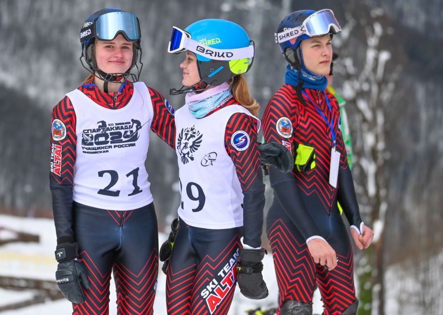 Мария Хавронова (№21) и Виолетта Ландик (№29). Фото: Федерация горнолыжного спорта России