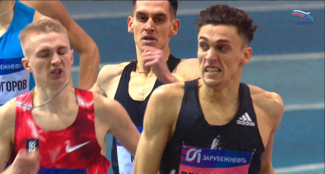 Финиш бега на 1500 метров. Евгений Кунц на заднем плане. 