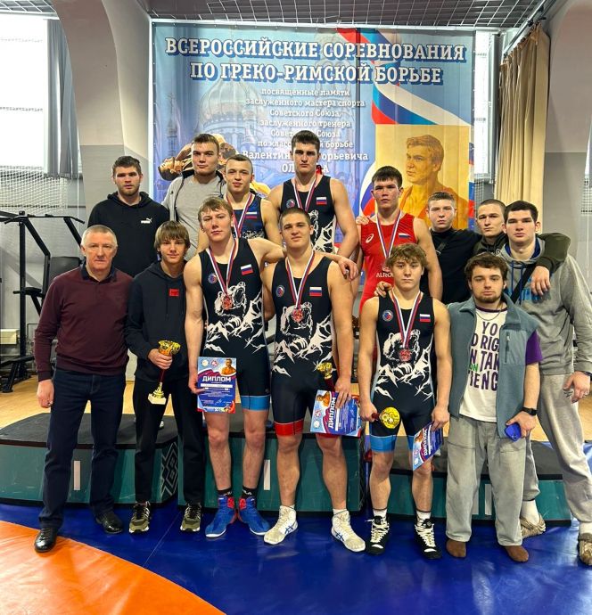 Алтайские борцы завоевали шесть медалей на всероссийском турнире памяти Валентина Оленика